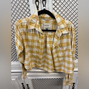 #9 women’s AE distressed flannel, EUC
